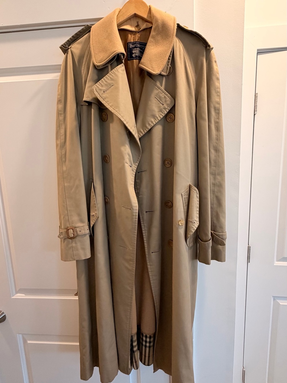 Burberry Tan Double-Breasted Men’s Trench Coat with Contrast Collar